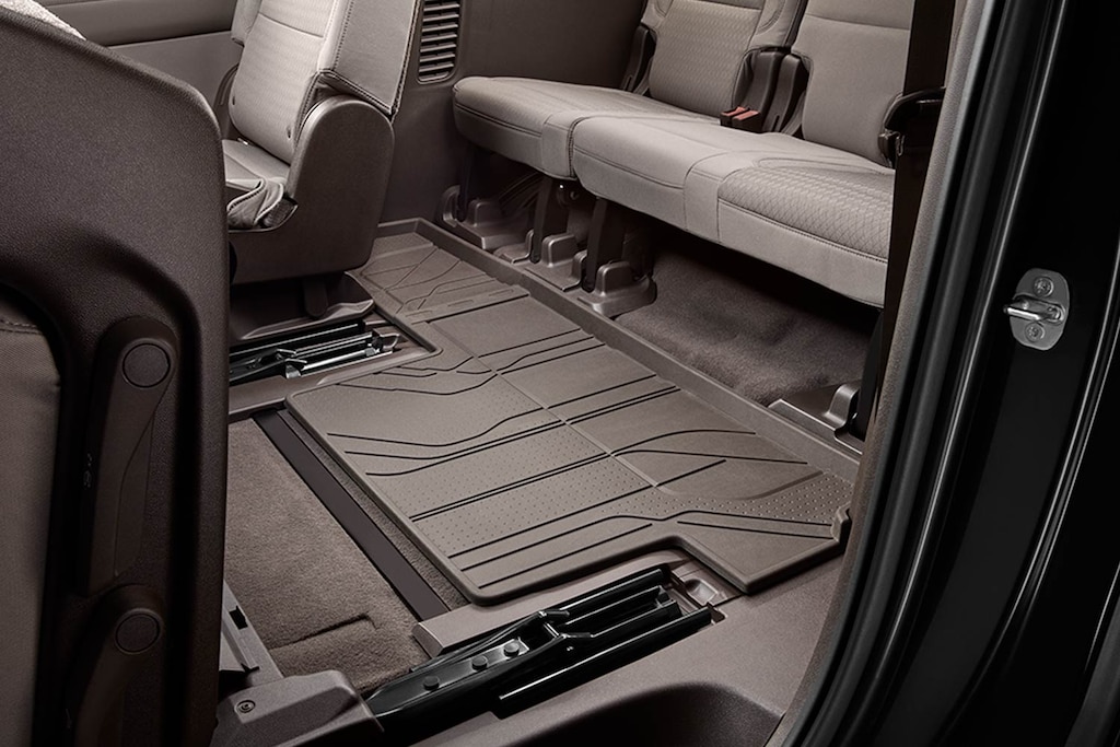 Tapete de vinil rígido para tercera fila en color café de tu Chevrolet Tahoe 2024